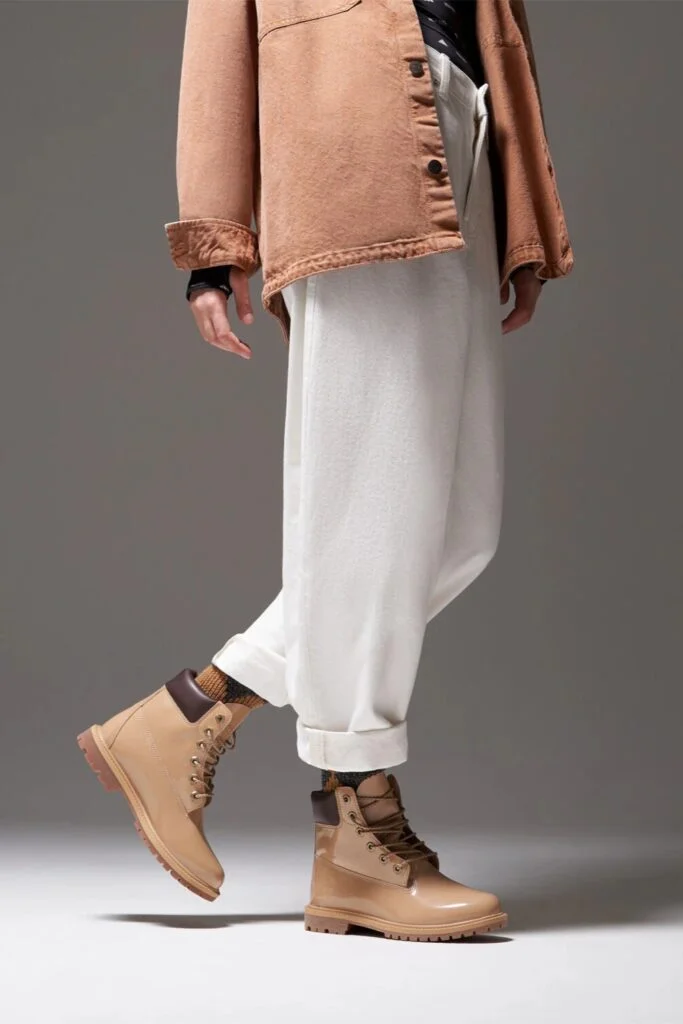 široké kalhoty a Timby